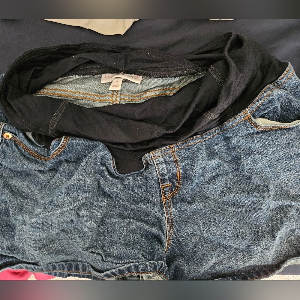 Maternity shorts